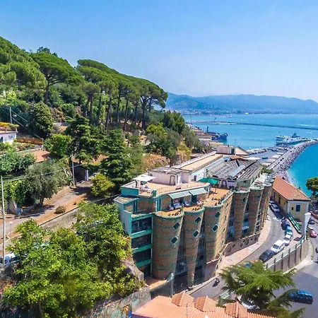 Apartment Gea 2 Sant'Agata sui due Golfi